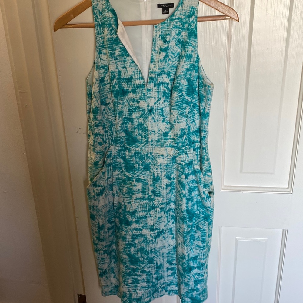 Very flattering dress